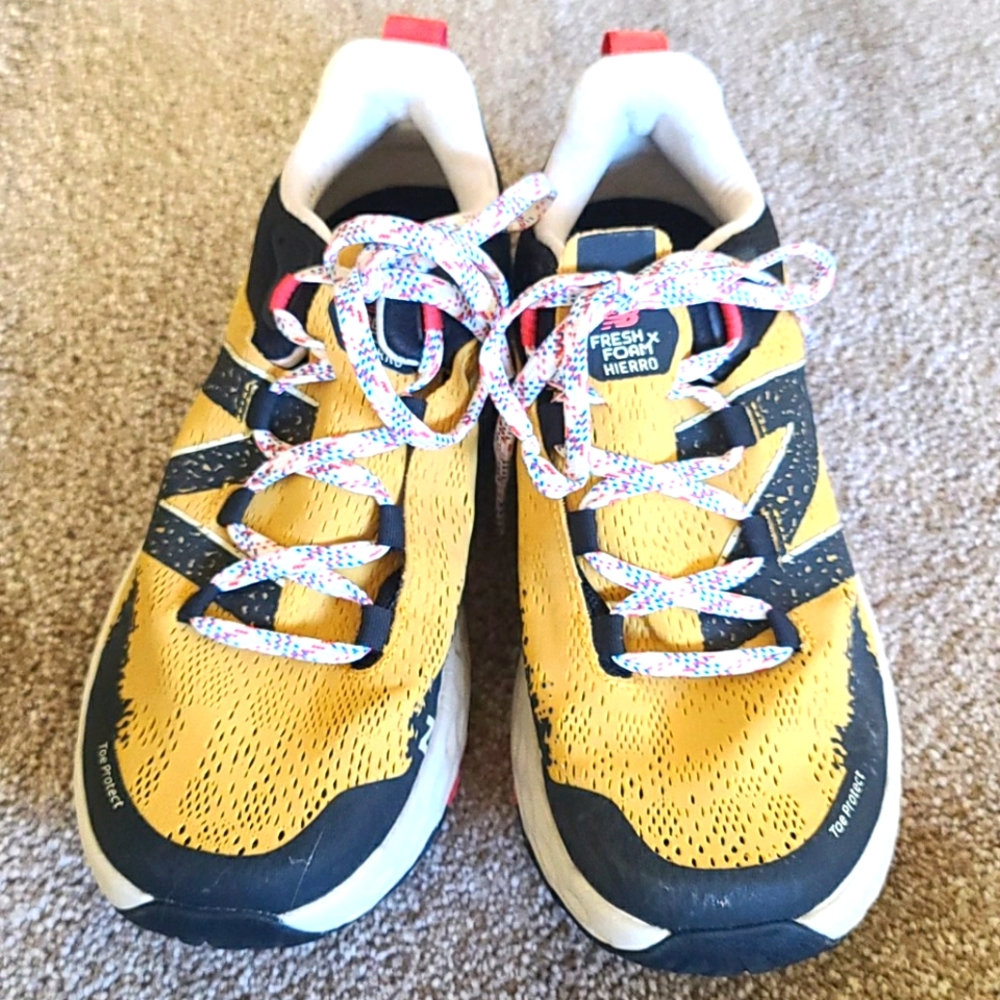 New Balance Men's Size 9.5 trail running shoe